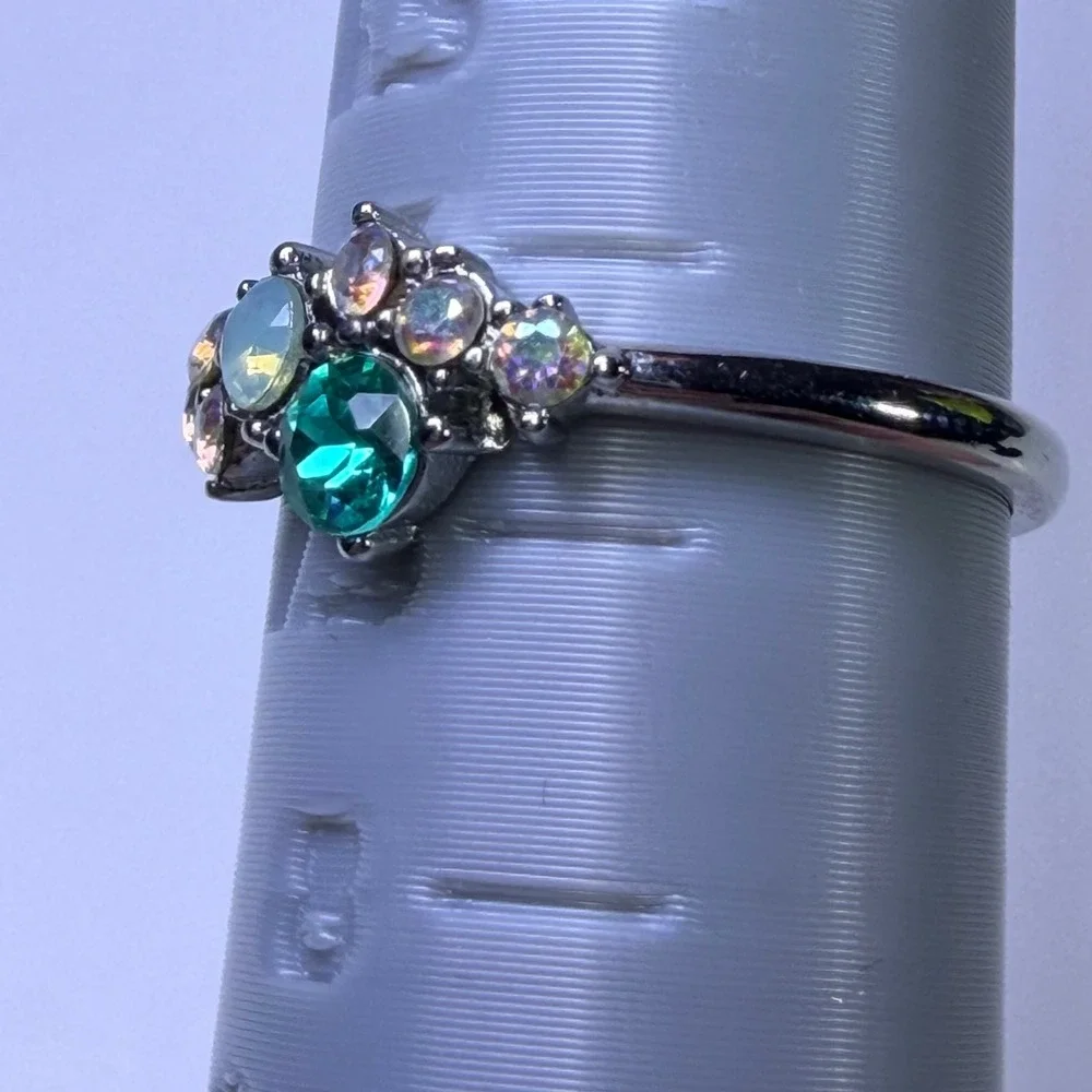 Fragrant Jewels Silver Tone Emerald Green and Aurora Borealis Ring Size 7